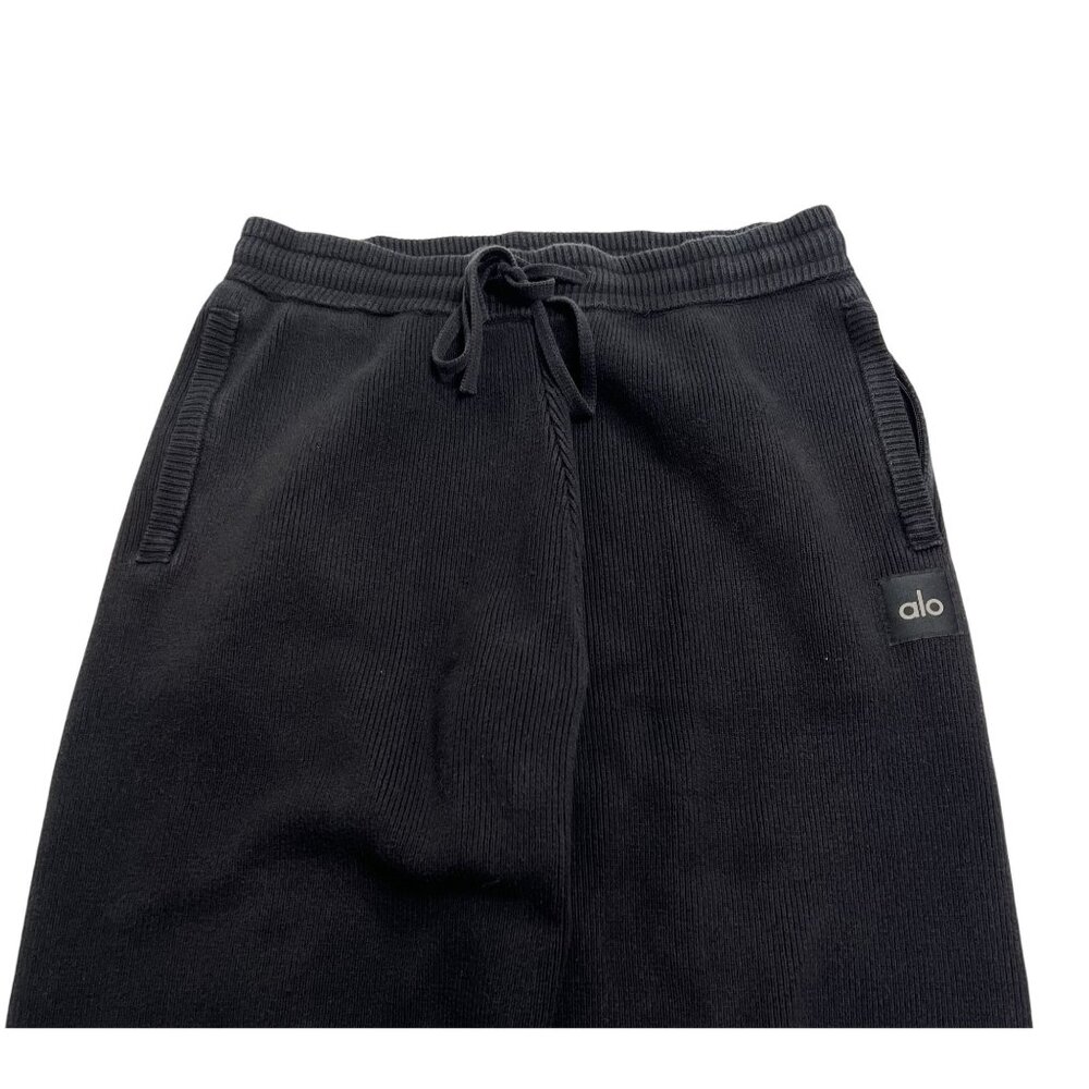 ALO Yoga Scholar Straight Leg Sweatpants in Black - Picture 3 of 9